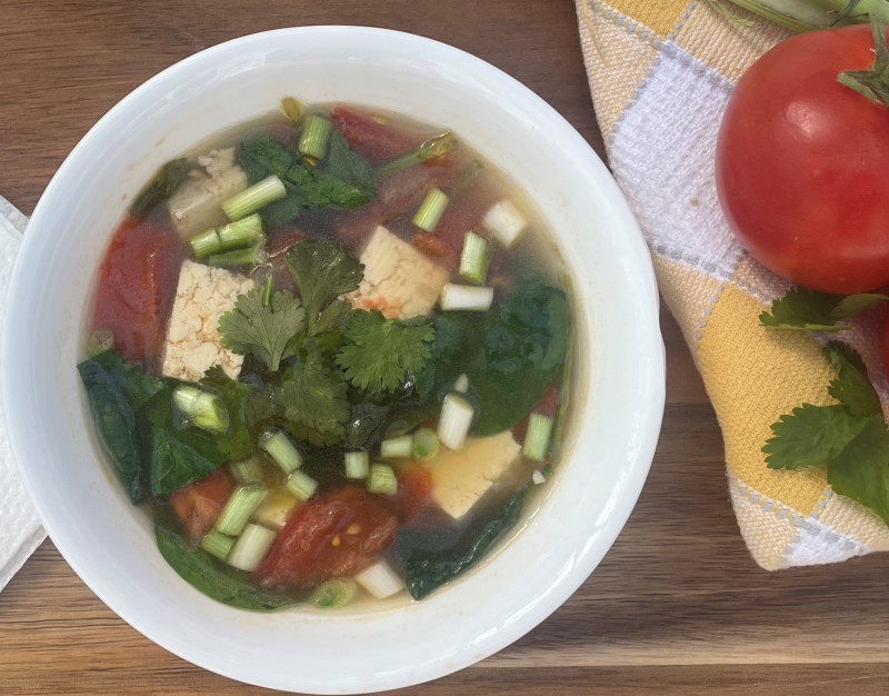 Sopa de Tofu, Tomate y Espinaca