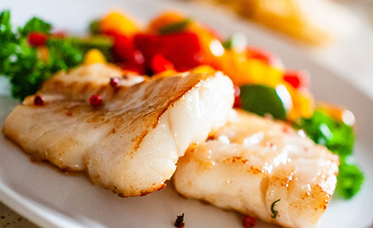 Pescado al Horno con Tomates, Pimientos y Cebollas