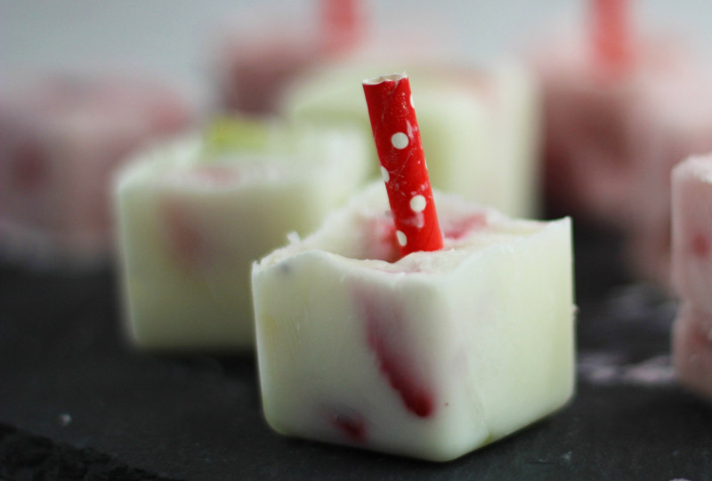 Paletas de Yogur con Fresa y Kiwi
