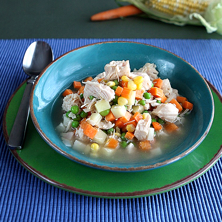 Sopa de Vegetales con Pollo