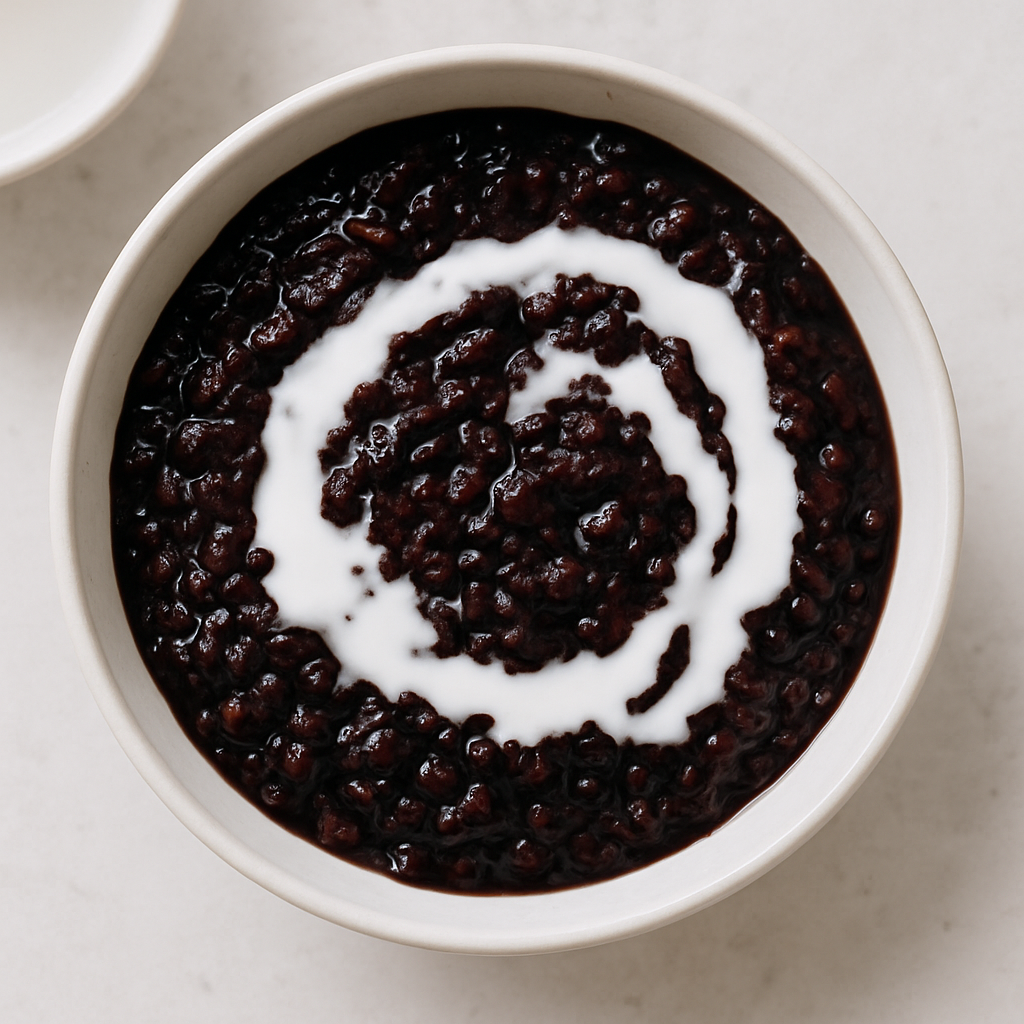 Pulut Hitam (Budín de Arroz Negro con Leche de Coco)
