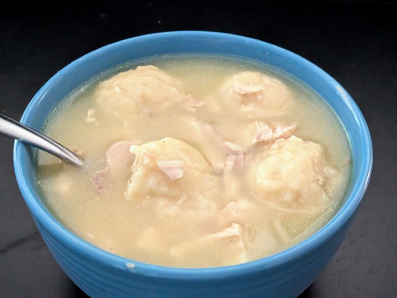 Pollo con Bolitas de Masa