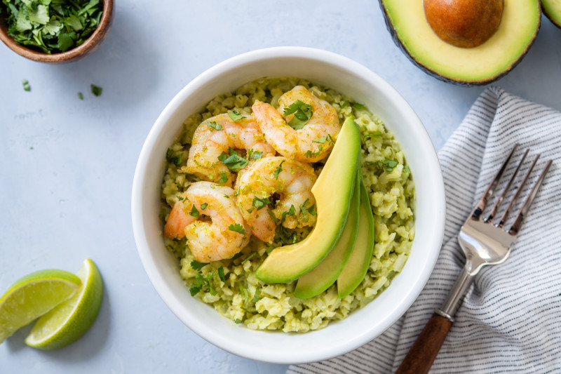 Camarones con Comino y Limón sobre Risotto Cremoso de Coliflor