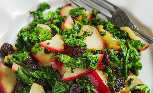 Ensalada de Espinacas con Manzanas y Pasas