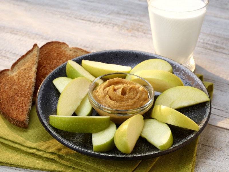 Gajos de Manzana con Crema de Calabaza y Almendra