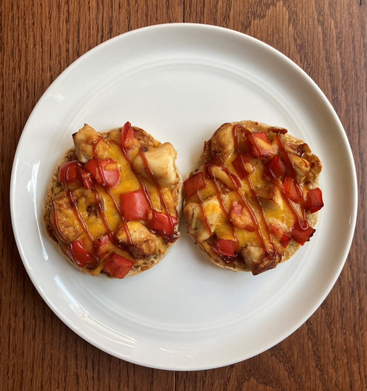 Pizza BBQ de Pollo en Muffins Ingleses